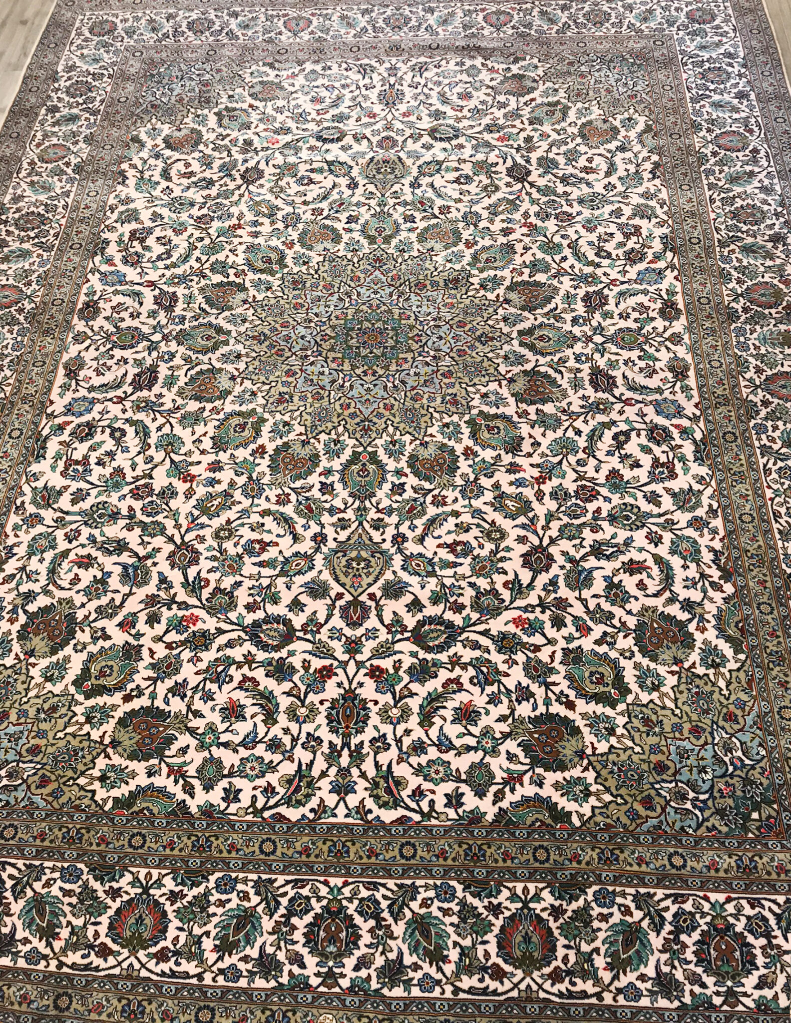 PERSIAN KASHAN BLUSH Rugs by Zhaleh