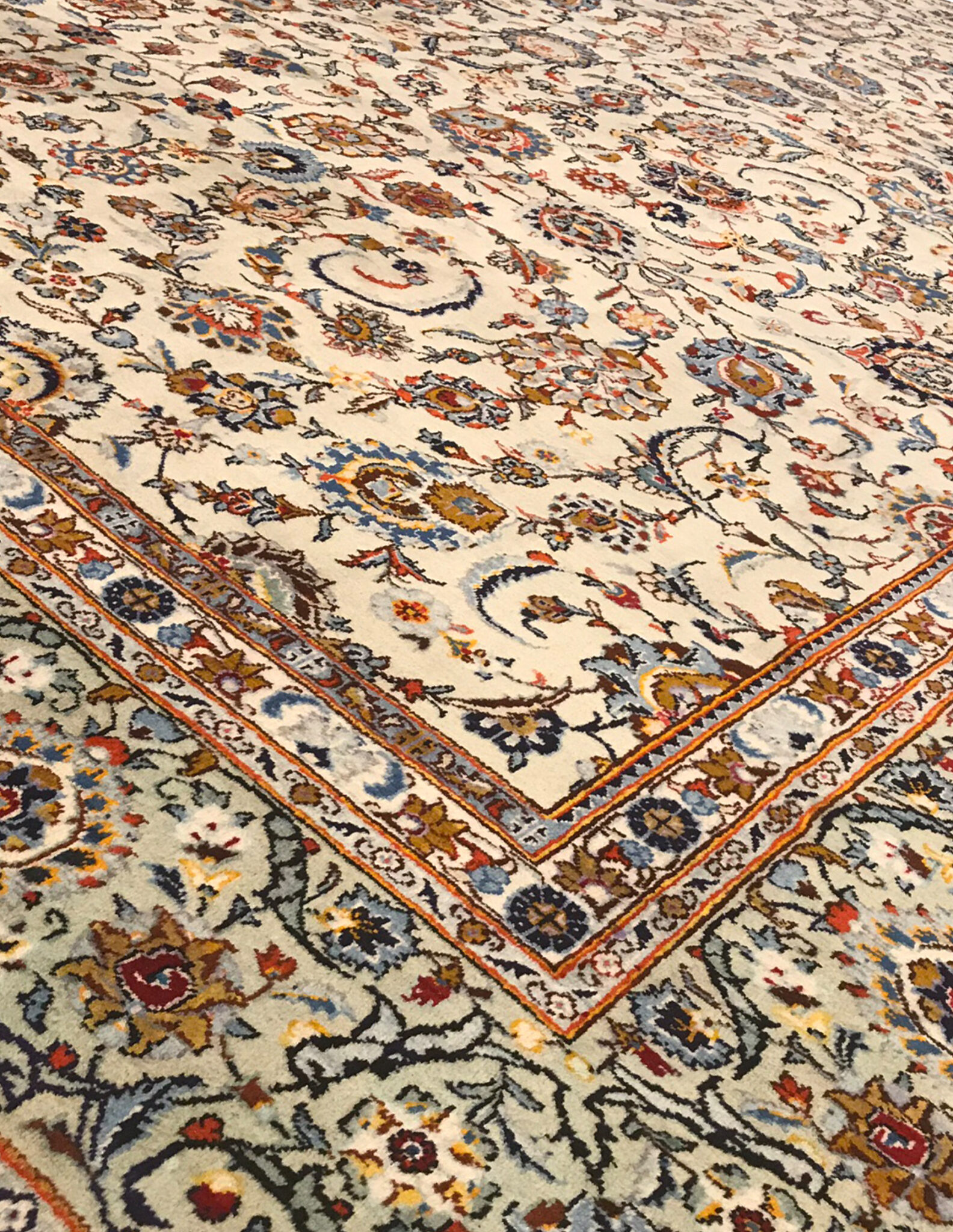 PERSIAN KASHAN ALL OVER DESIGN Rugs by Zhaleh