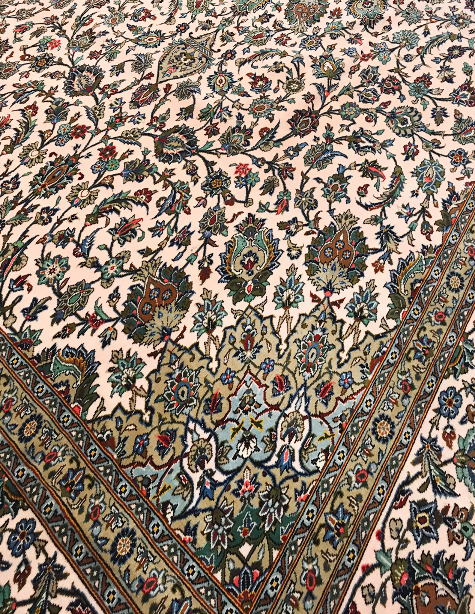 PERSIAN KASHAN BLUSH Rugs by Zhaleh